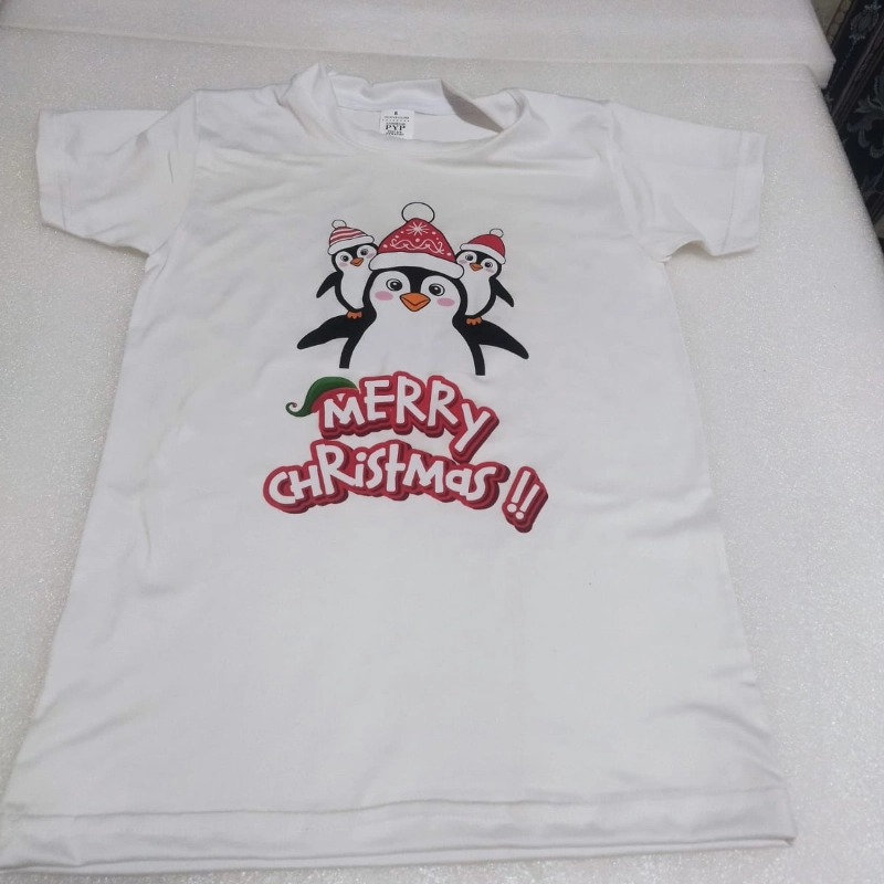 Camisetas personalizadas con estampados navideños de alta calidad en Bogotá.