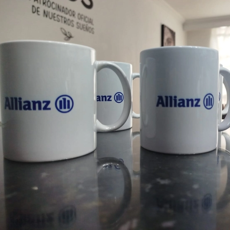 Mugs personalizados con logo impreso para empresa Allianz en Bogotá