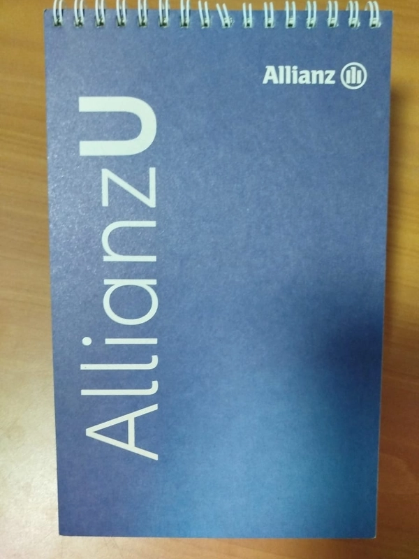 Libreta corporativa personalizada con anillado doble O e impresión de logo en Bogotá.