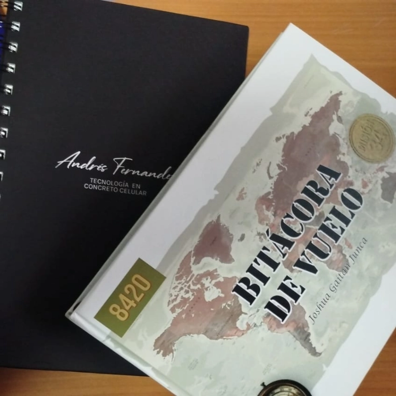 Impresión de libretas personalizadas y bitácoras de dibujo con acabados premium en Bogotá.